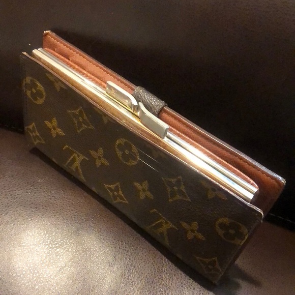 LOUIS VUITTON Monogram Kisslock Bifold Full Length Wallet Clutch - Picture 3 of 17